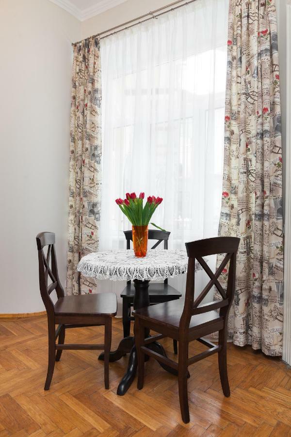 Apartments White House リヴィウ エクステリア 写真